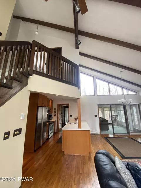 106 Canoebrook Dr, Lords Valley, PA 18428