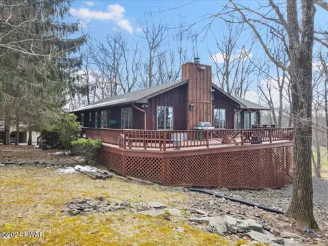 109 Beechwood Ln, Greentown, PA 18426