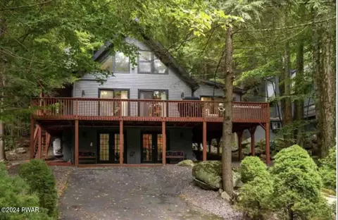 30 Roamingwood Rd, Lake Ariel, PA 18436