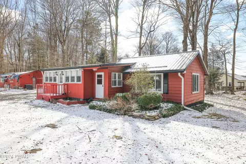 112 Curleys Ln, Greentown, PA 18426