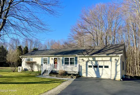 44 Rose Ln, Honesdale, PA 18431