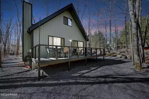 140 Woodhill Ln, Lake Ariel, PA 18436