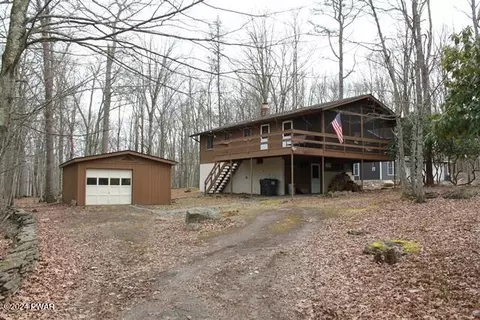 108 Forest View Dr, Hawley, PA 18428