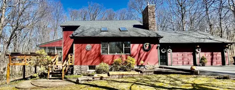 143 Lakewood Dr, Milford, PA 18337