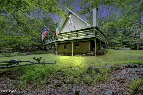 102 Cranberry Ct, Tafton, PA 18464