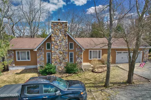 1404 Rt 390, Greentown, PA 18426
