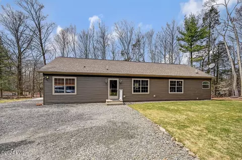 153 Lincoln Green Ln, Newfoundland, PA 18445