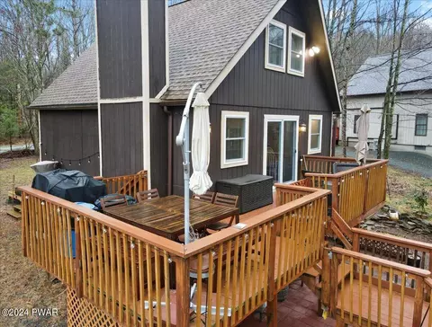 8 Crestview Rd, Lake Ariel, PA 18436