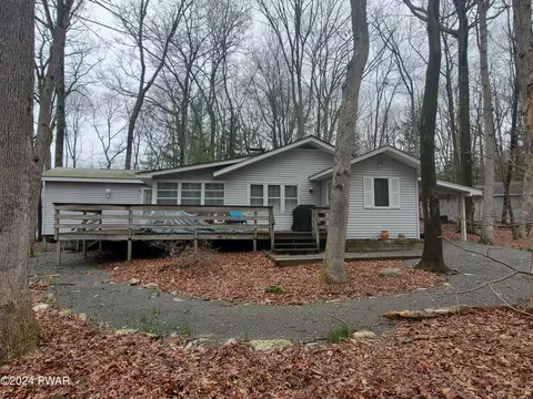 106 Lakeview Ter, Lords Valley, PA 18428