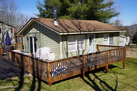 83 Forest Ln, Lake Ariel, PA 18436