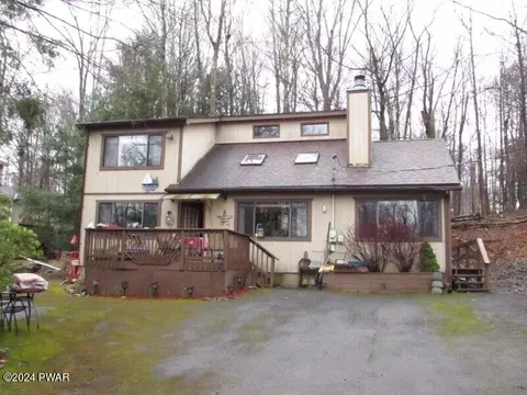 1044 Indian Dr, Lake Ariel, PA 18436