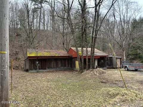 141 Creamery Rd, Lakewood, PA 18439