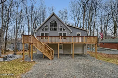 1062 Sunny Slope Dr, Lake Ariel, PA 18436