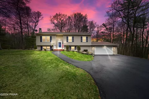 100 Chinkapin Dr, Milford, PA 18337