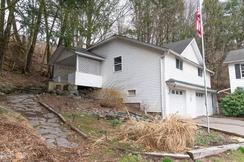335 Hudson St, Hawley, PA 18428