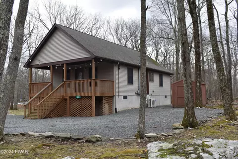 800 Rimrock Ct, Lords Valley, PA 18428