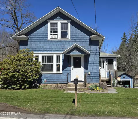 69 Carbondale Rd, Waymart, PA 18472