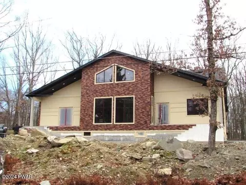 101 Appaloosa Dr, Lords Valley, PA 18428