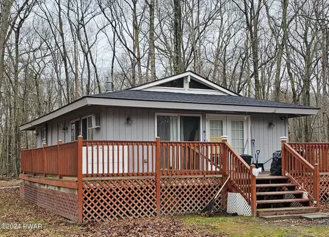 263 Forest Ridge Dr, Hawley, PA 18428