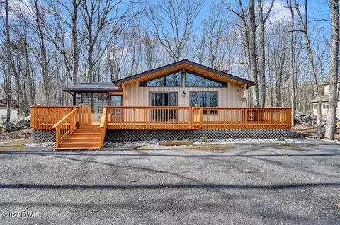 102 Roosevelt Dr, Lords Valley, PA 18428