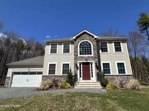 137 Winterberry Dr, Milford, PA 18337