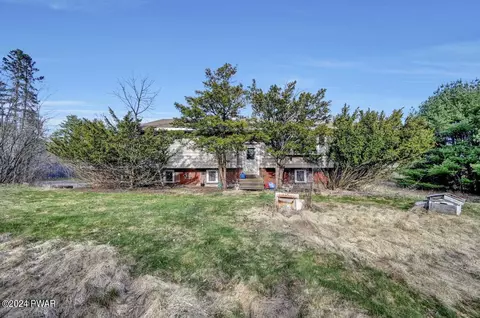 177 Rt 590, Greeley, PA 18425