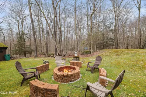21 White Pine Cir, Lake Ariel, PA 18436