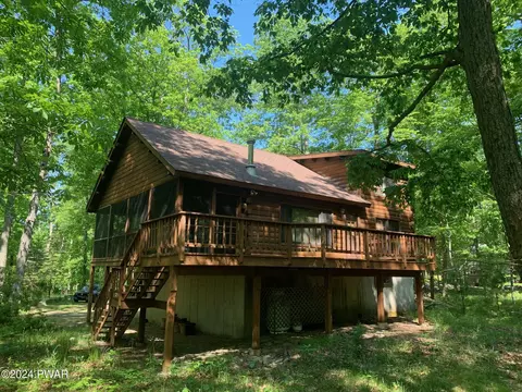 115 Mustang Dr, Lords Valley, PA 18428