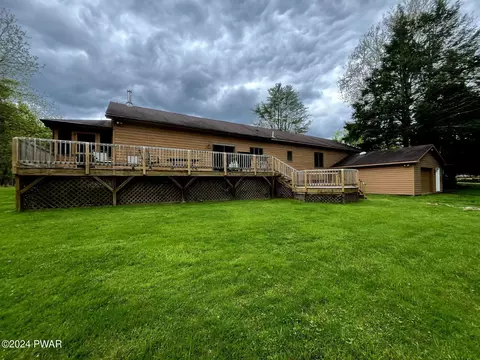 110 St Vincents Pointe Rd, Lackawaxen, PA 18435