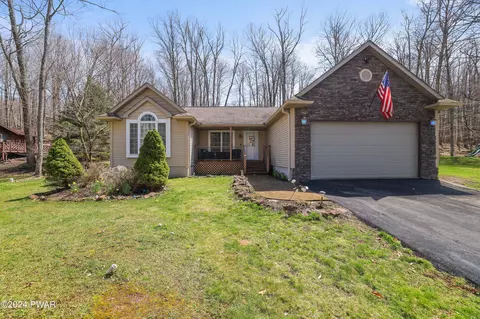 107 Grasshopper Ln, Greentown, PA 18426