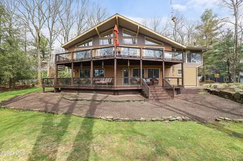 105 Indian Dr, Greentown, PA 18426