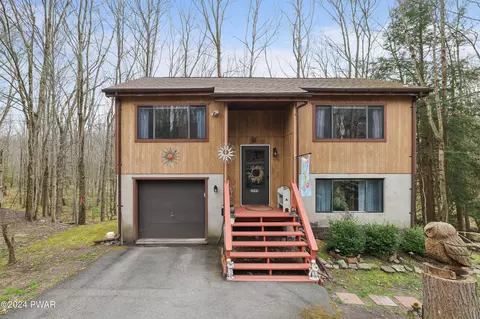 26 Navaho Ln, Lake Ariel, PA 18436