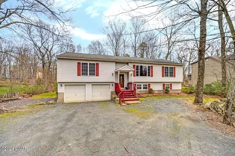 401 Maple Ridge Dr, Lords Valley, PA 18428