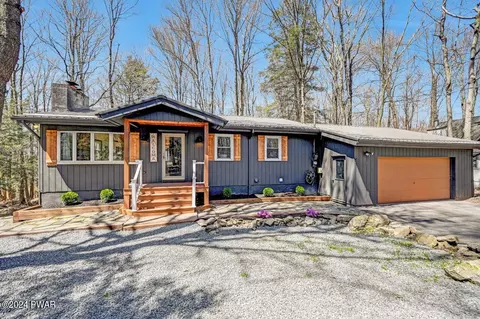 1814 Lakeview Dr, Lake Ariel, PA 18436