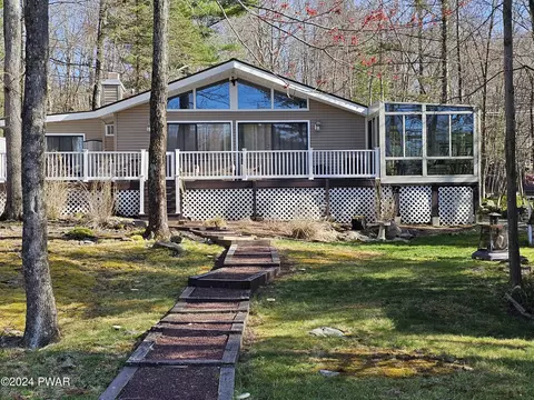 124 Circle Dr, Milford, PA 18337