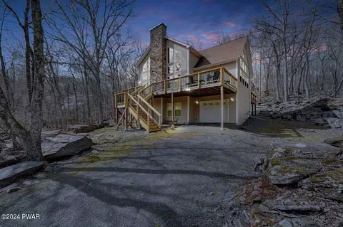 105 Locust Ct, Lackawaxen, PA 18435