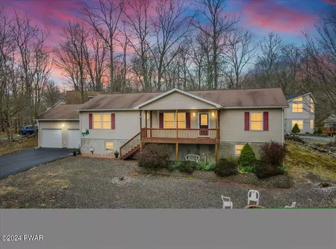 1033 Sunny Slope Dr, Lake Ariel, PA 18436