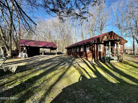 5 Degroat Rd, Hawley, PA 18428