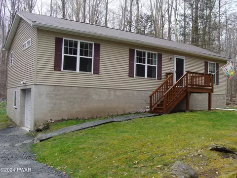 128 Fawn Rd, Hawley, PA 18428