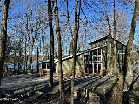111 Corral Ln, Lords Valley, PA 18428