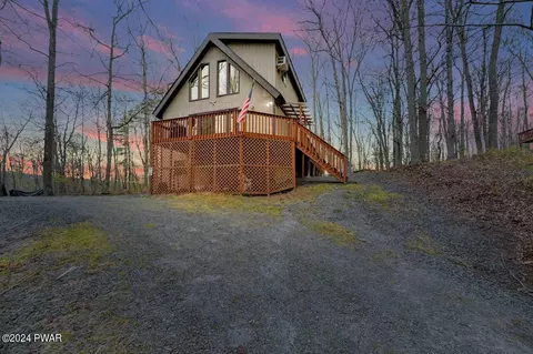 109 Laurel Rd, Lackawaxen, PA 18435