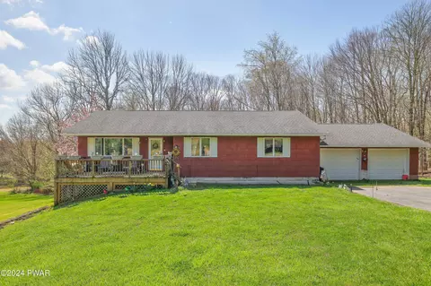 26 Burlein Dr, Beach Lake, PA 18405