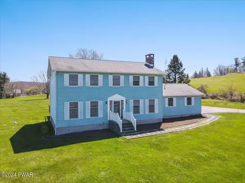 25 Locust Ln, Honesdale, PA 18431