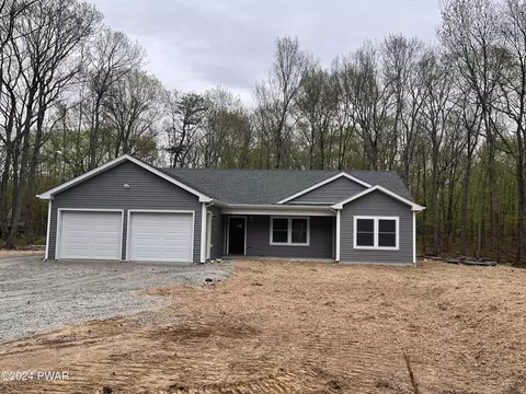 102 Fieldstone Way, Milford, PA 18337