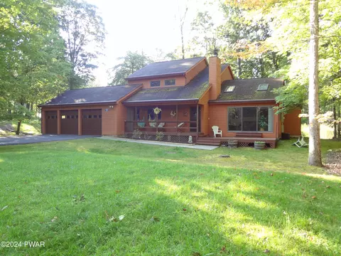 181 Eastwood Dr, Greentown, PA 18426