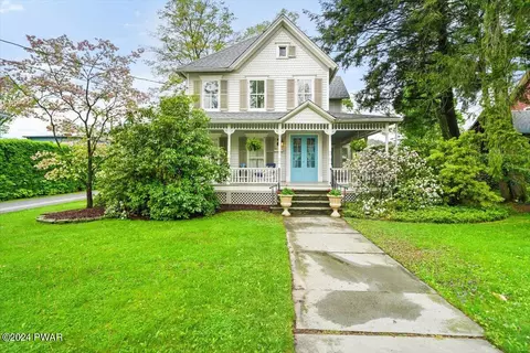 208 W Ann St, Milford, PA 18337