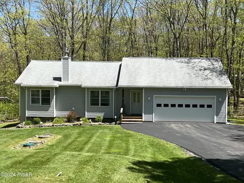 225 Mountain View Dr, Hawley, PA 18428