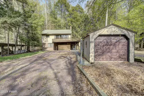 215 Lennon Rd, Greentown, PA 18426