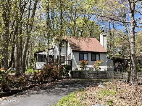 140 Hillside Dr, Lords Valley, PA 18428