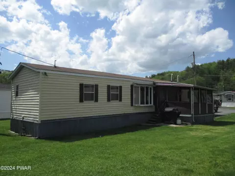 119 Green Meadow Ct, Milford, PA 18337